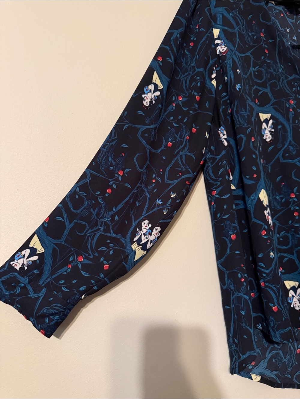 torrid Disney Black Floral Vine V-Neck Long-Sleeve Tunic-Snow White - Picture 3 of 5
